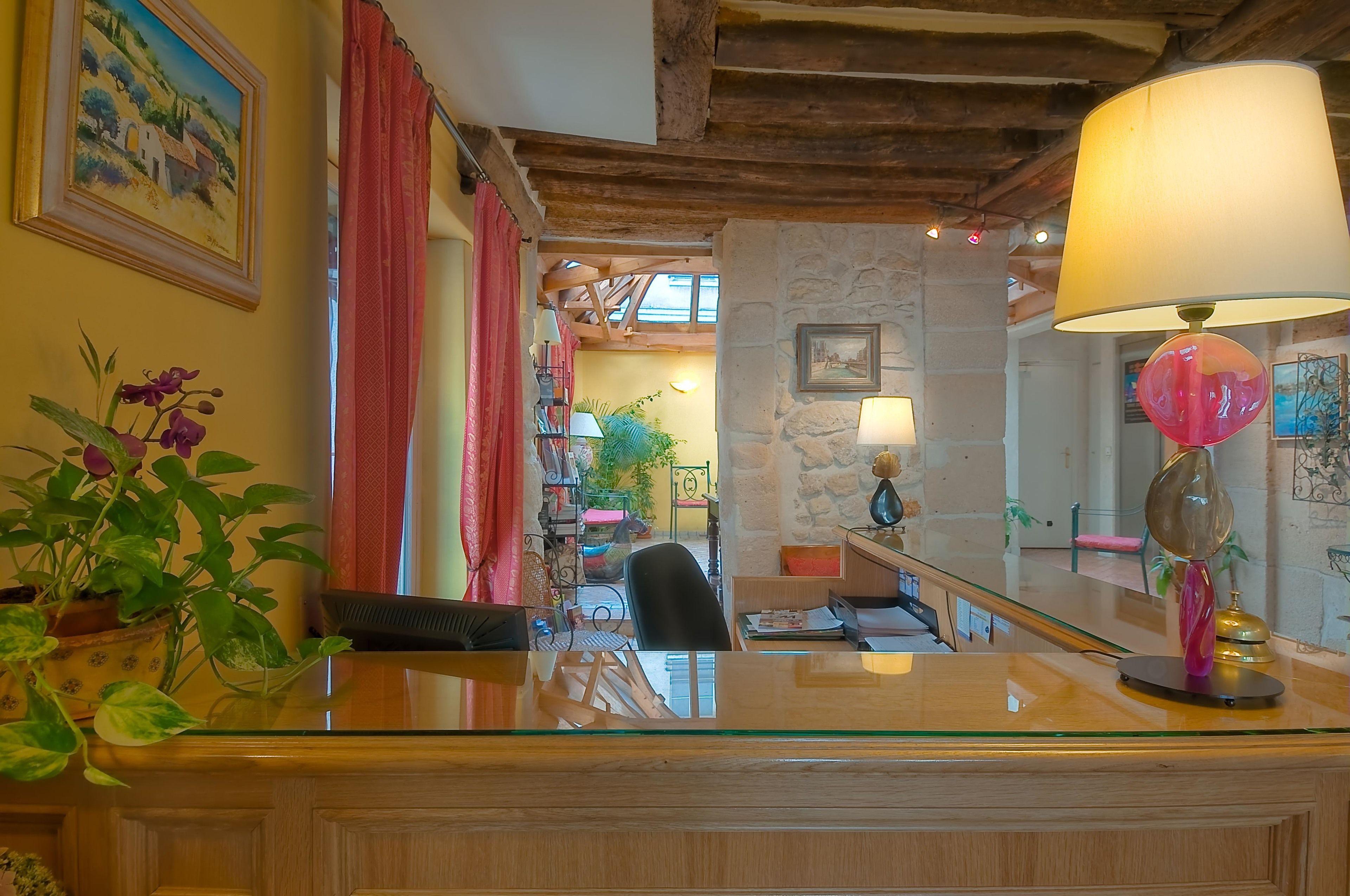 Les Rives De Notre-dame Hotel 4*