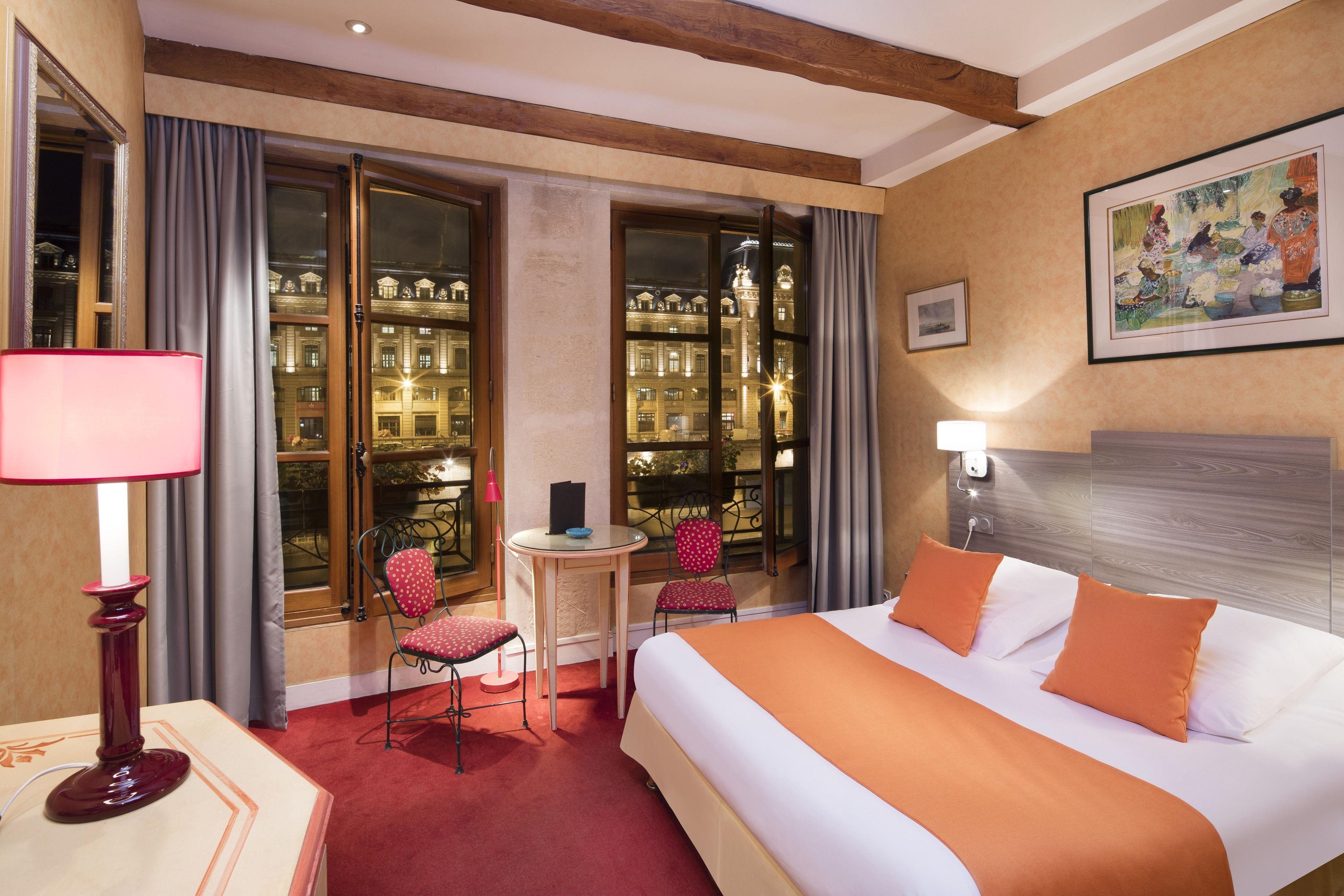 Hotel Les Rives De Notre-dame 4*
